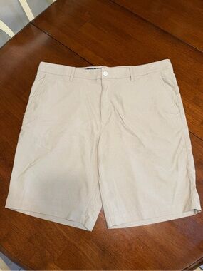 Bonobos Golf Standard Fit 10" Inseam All-Season Men's Shorts Waist Size 38 Khaki